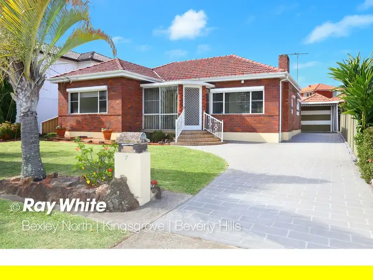 7 New England Drive, Kingsgrove NSW 2208