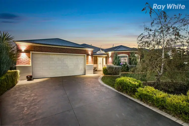 54 Arthur Phillip Drive, Pakenham VIC 3810
