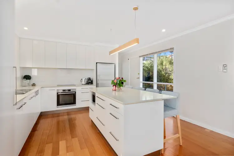 8 Manly Avenue, Lindisfarne TAS 7015