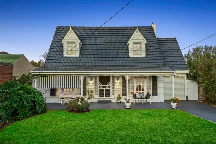 16 Beach Grove, Seaford VIC 3198