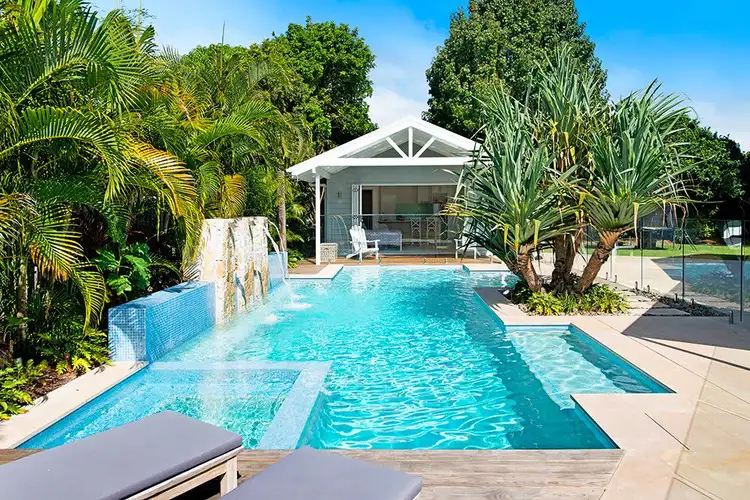 15 Timana Avenue, Mermaid Waters QLD 4218