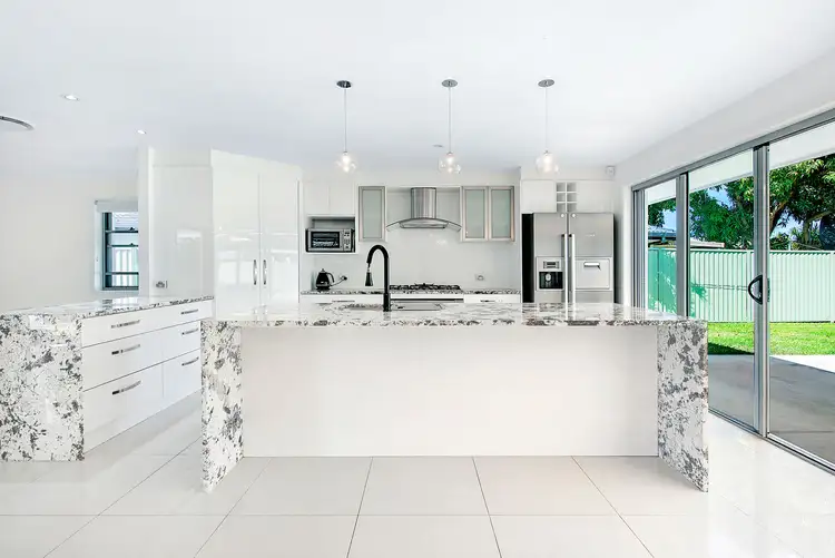 35 Rumrunner Street, Mermaid Waters QLD 4218