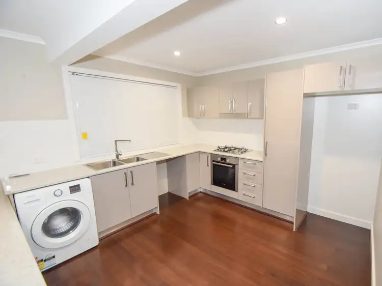 17B Holly Green Crescent
