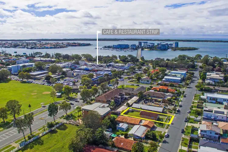 45 Milton Avenue, Paradise Point QLD 4216