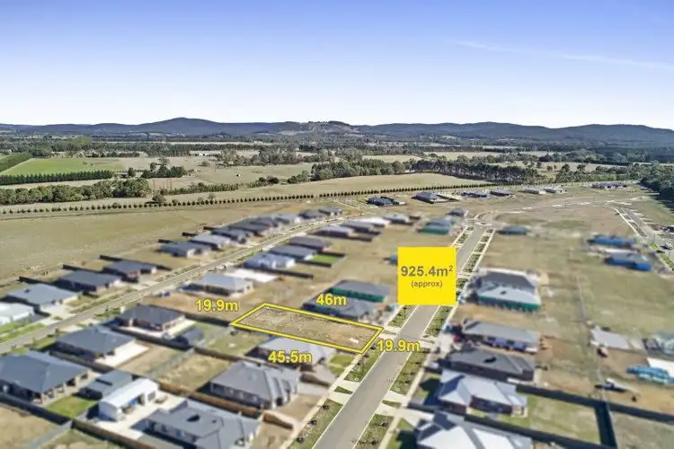 35 Greenfields Boulevard, Romsey VIC 3434