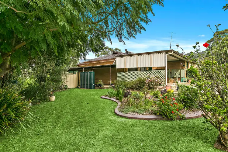 27 Simpson Parade, Albion Park NSW 2527