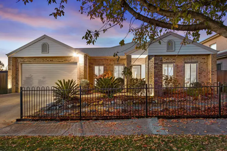 10 Cedarwood Crescent, Berwick VIC 3806