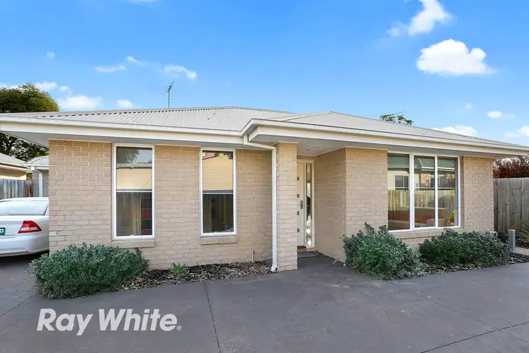 2/34 Station Lake Road, Lara VIC 3212