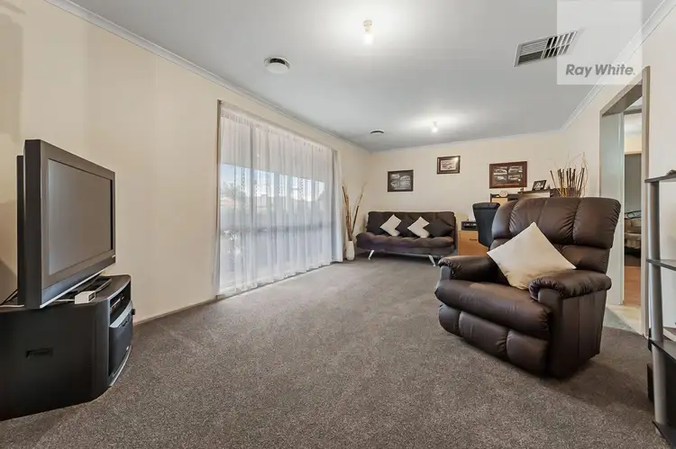 Second view of Homely house listing, 2 Yatton Place, Craigieburn VIC 3064