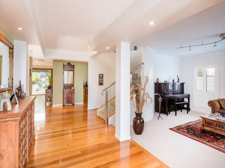 Third view of Homely house listing, 8 Piccadilly Place, Carindale QLD 4152