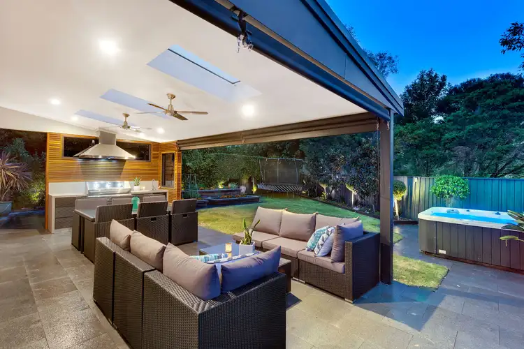 6 Lewis Close, Warriewood NSW 2102