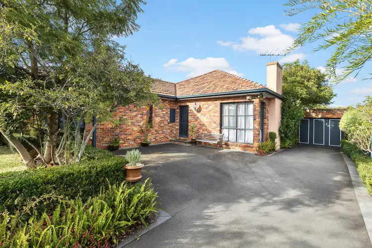 12 Manoon Road, Clayton South VIC 3169