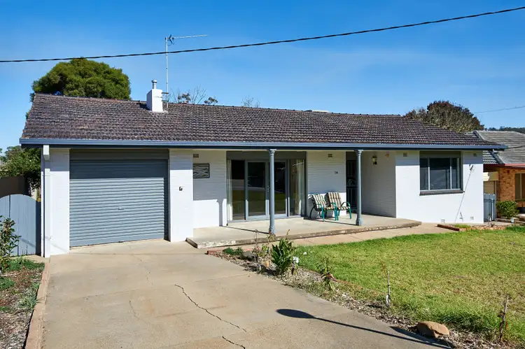 Main view of Homely house listing, 124 Simkin Crescent, Kooringal NSW 2650