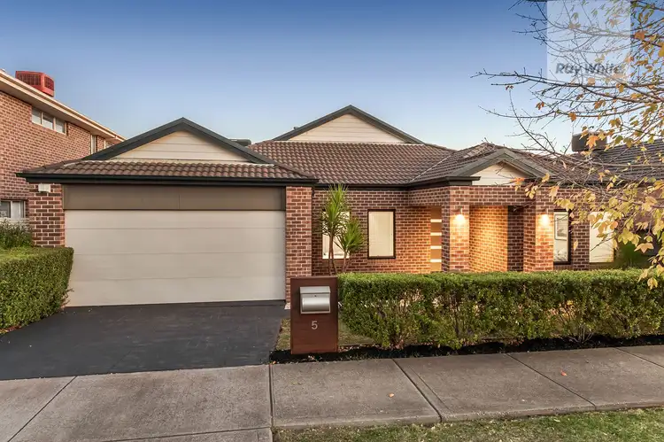 Second view of Homely house listing, 5 Osprey Place, Craigieburn VIC 3064