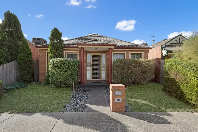 18 Nouvelle Grove, South Morang VIC 3752