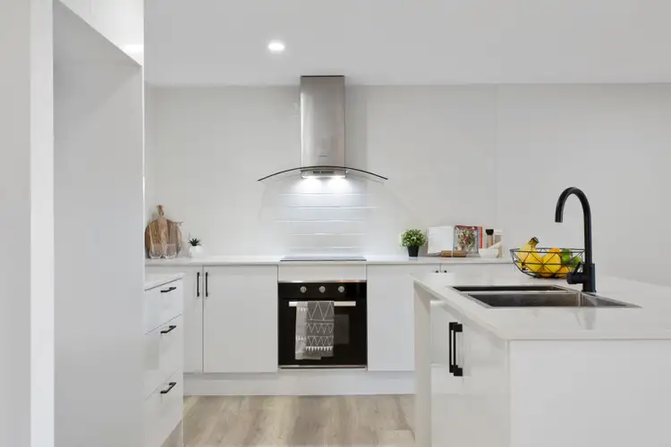 1/6 Tirau Place, Broadbeach Waters QLD 4218