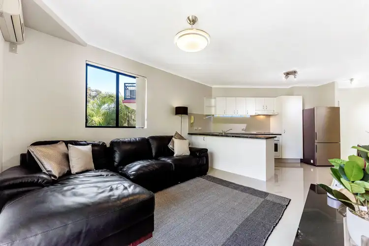 12/10-12 Bath Street, Labrador QLD 4215