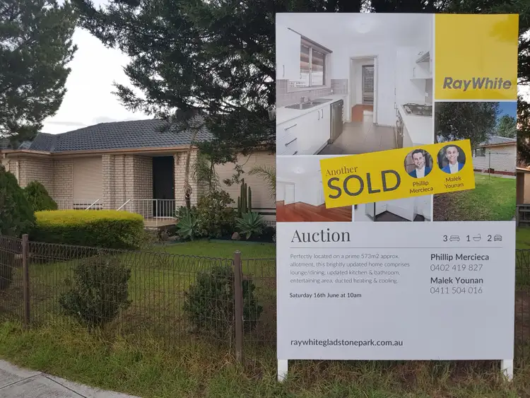 1 Taylor Drive, Gladstone Park VIC 3043