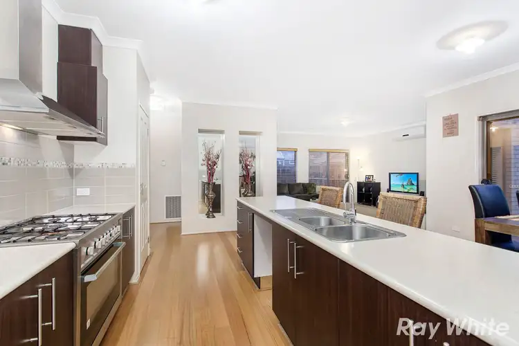 Fifth view of Homely house listing, 10 Vanessa Circuit, Pakenham VIC 3810