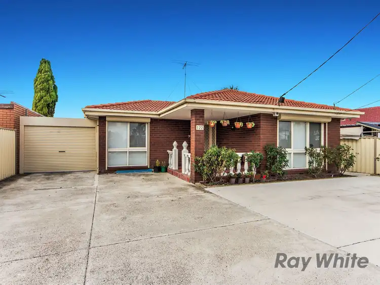 122 Kings Road, St Albans VIC 3021
