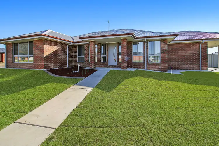 Main view of Homely townhouse listing, 31 Murray Way, West Wodonga VIC 3690