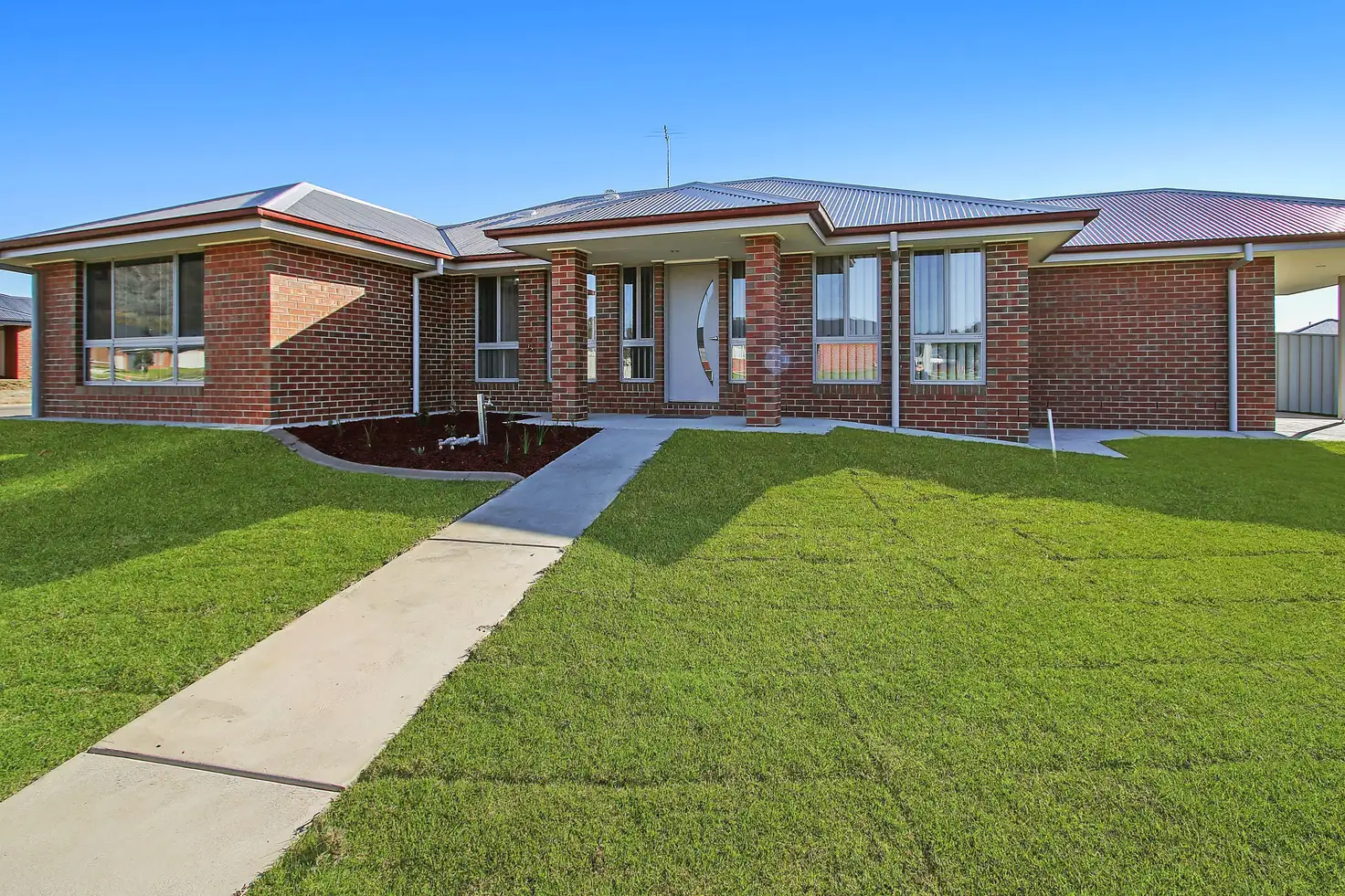 Main view of Homely townhouse listing, 31 Murray Way, West Wodonga VIC 3690