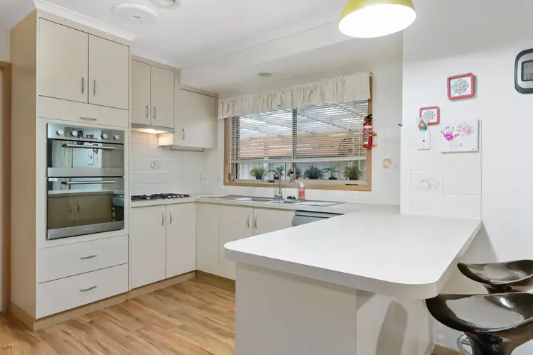 Second view of Homely house listing, 3 Kamunna Close, Strathdale VIC 3550