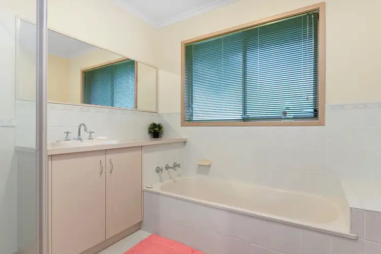 Fifth view of Homely house listing, 3 Kamunna Close, Strathdale VIC 3550