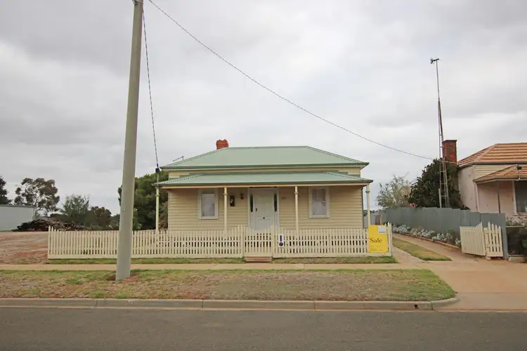 164 Woods Street, Donald VIC 3480