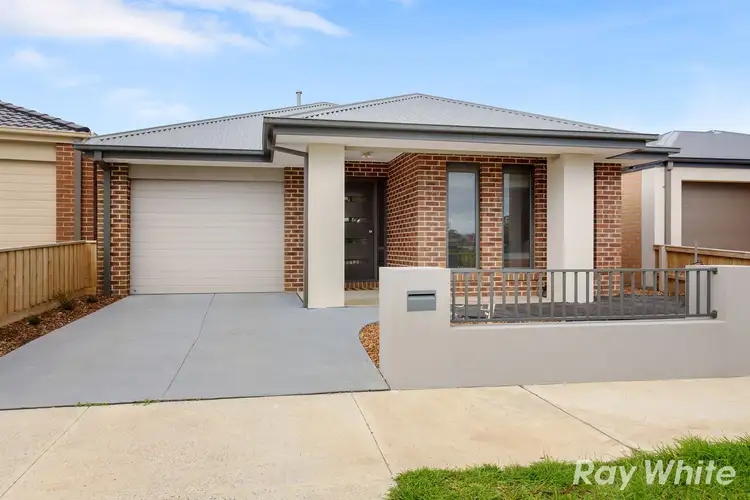 27 Ascot Park Drive, Pakenham VIC 3810