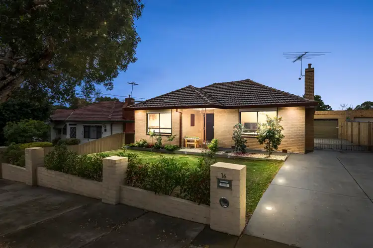 16 Raymond Court, Oakleigh VIC 3166