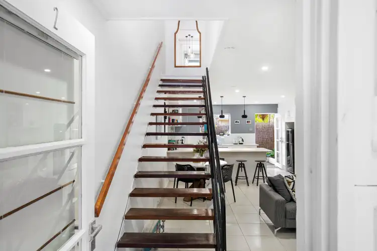 Third view of Homely unit listing, 2/104 Albatross Avenue, Mermaid Beach QLD 4218