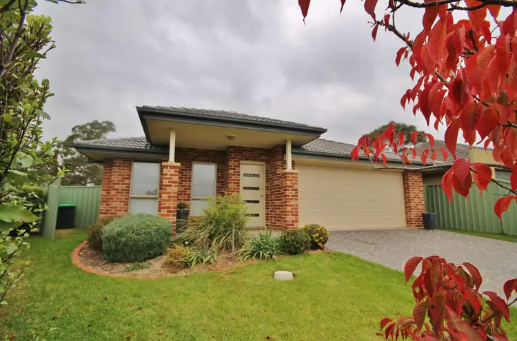 5A Garland Place, Young NSW 2594