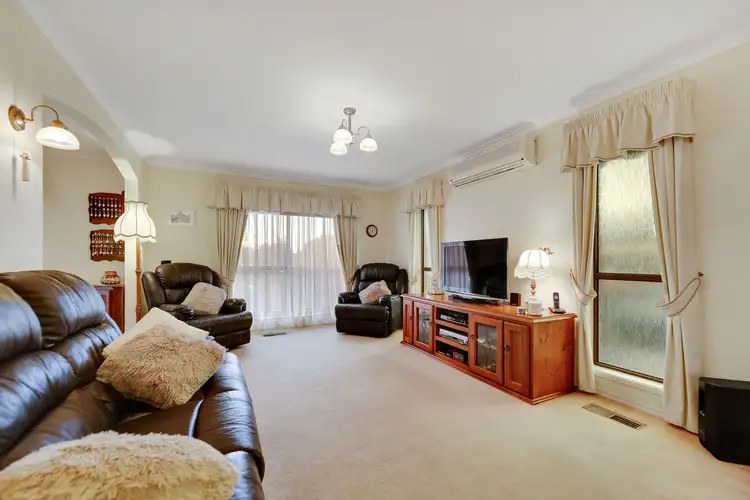 Fifth view of Homely house listing, 2 Lerwick Court, Frankston VIC 3199