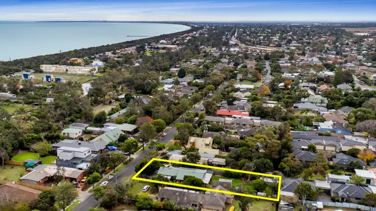 27 Kananook Avenue, Seaford VIC 3198
