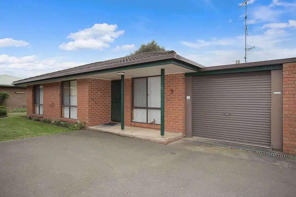 Main view of Homely unit listing, 3/86 Curdie Street, Cobden VIC 3266