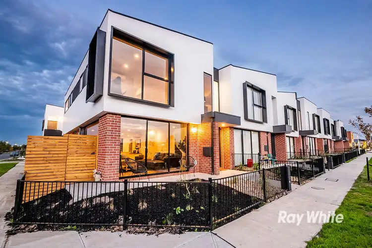 8 Parkdale Drive, Lyndhurst VIC 3975