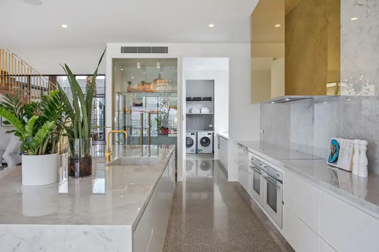 16 Clover Way, Helensvale QLD 4212