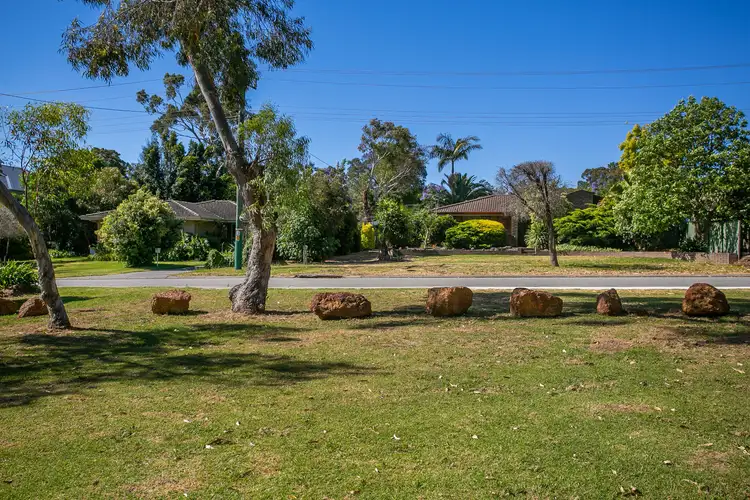 9 Broula Road, Kalamunda WA 6076