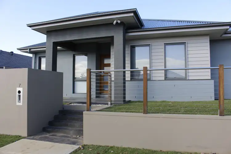 7 Hoban Road