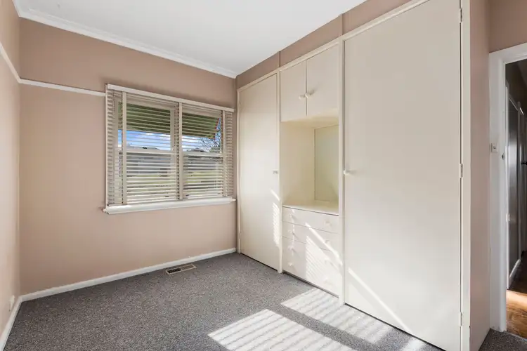 Fifth view of Homely house listing, 1 Baslar Court, Kangaroo Flat VIC 3555