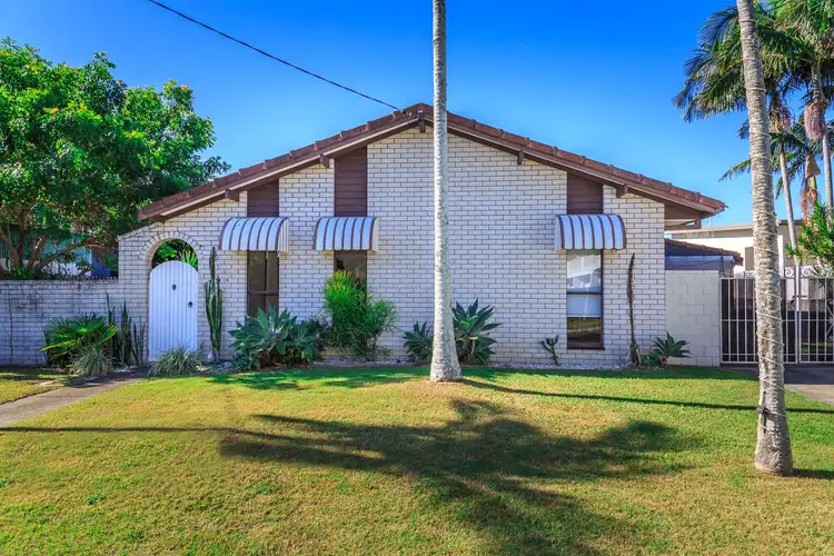 28 Allambi Avenue, Broadbeach Waters QLD 4218