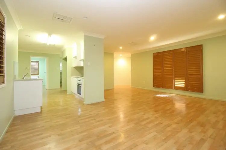 Sixth view of Homely house listing, 8 Stephanie Court, Emerald QLD 4720