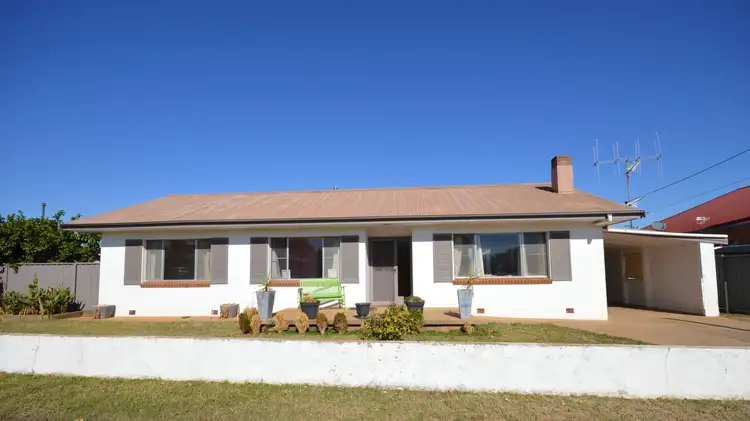 27 Courallie Street, Cowra NSW 2794