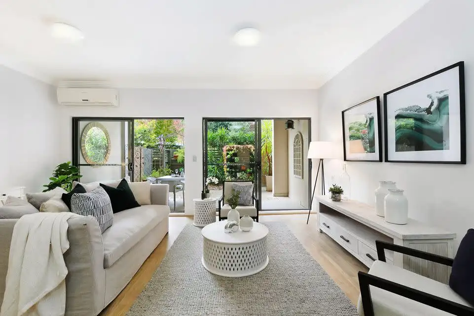 Main view of Homely unit listing, 304/3-5 Clydesdale Place, Pymble NSW 2073