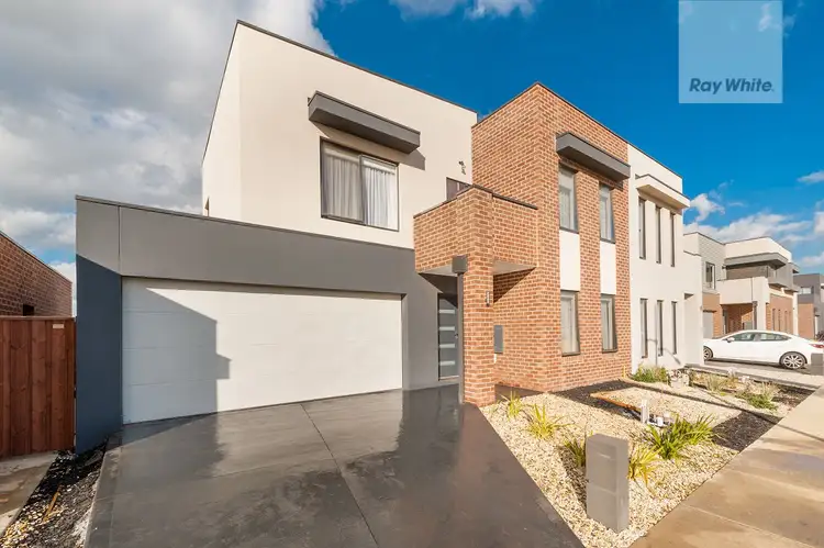 10 Landsdowne Avenue, Mickleham VIC 3064