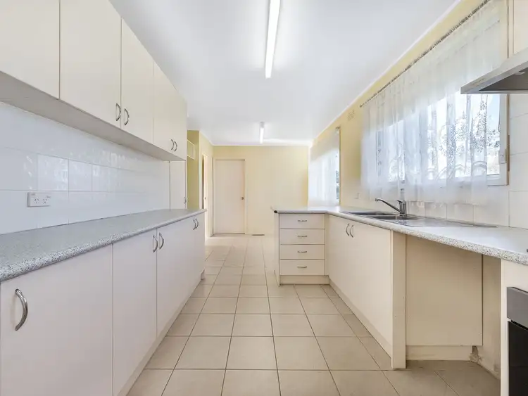 Fifth view of Homely house listing, 2 Whitehaven Crescent, Mulgrave VIC 3170