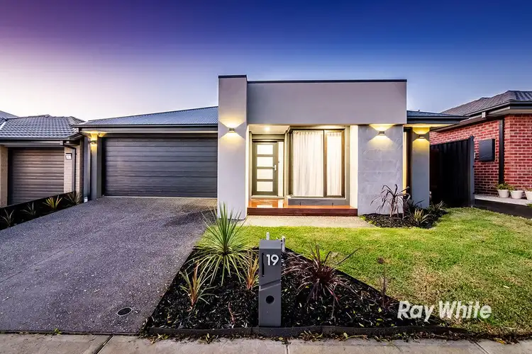 19 Trueman Street, Cranbourne West VIC 3977