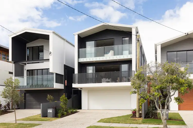 8B Bevis Street, Bulimba QLD 4171