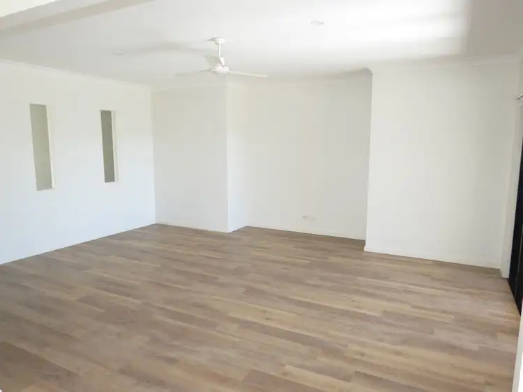 Sixth view of Homely house listing, 2 Siobhan Court, Emerald QLD 4720